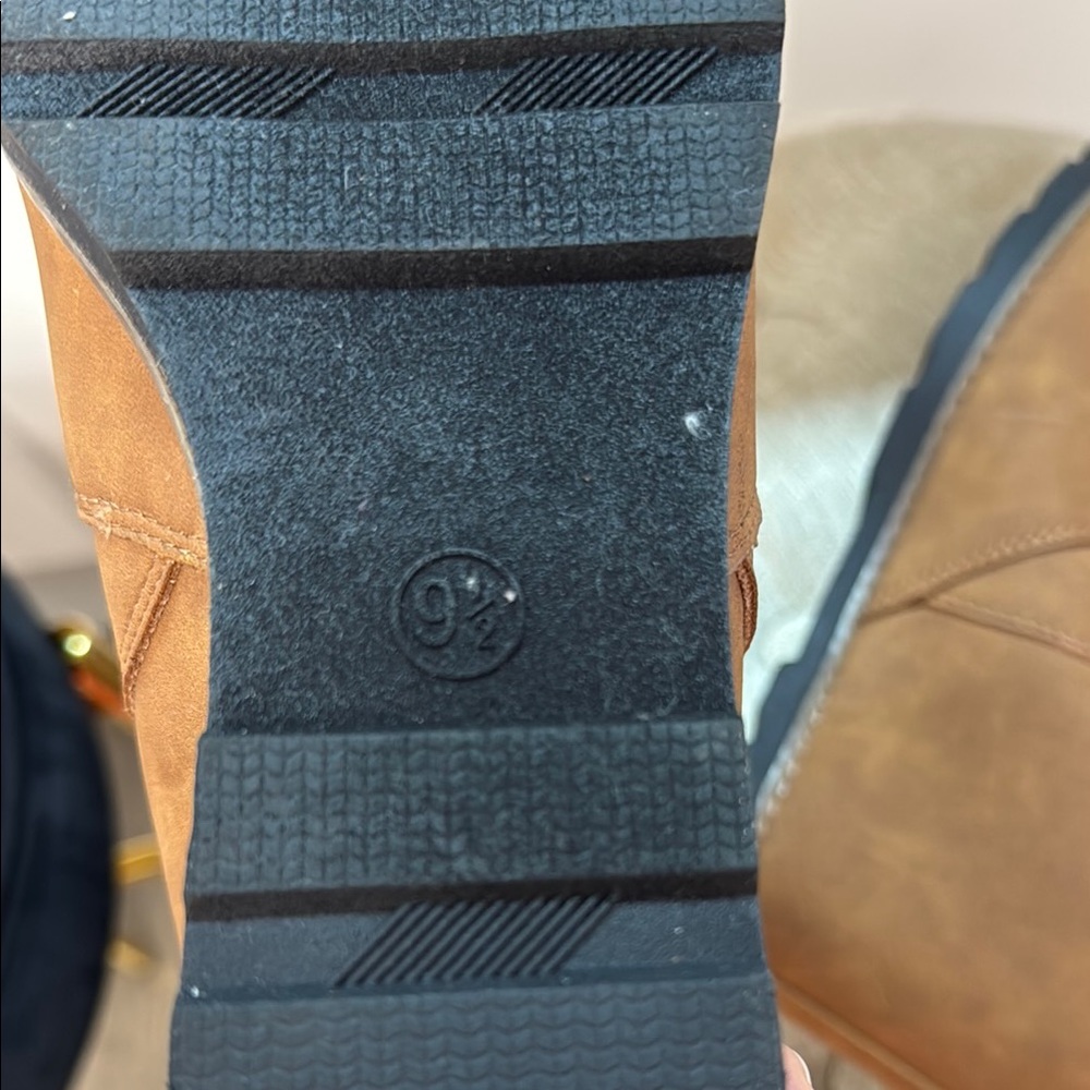 Universal Thread Tan Wedge Shoes - Picture 6 of 8